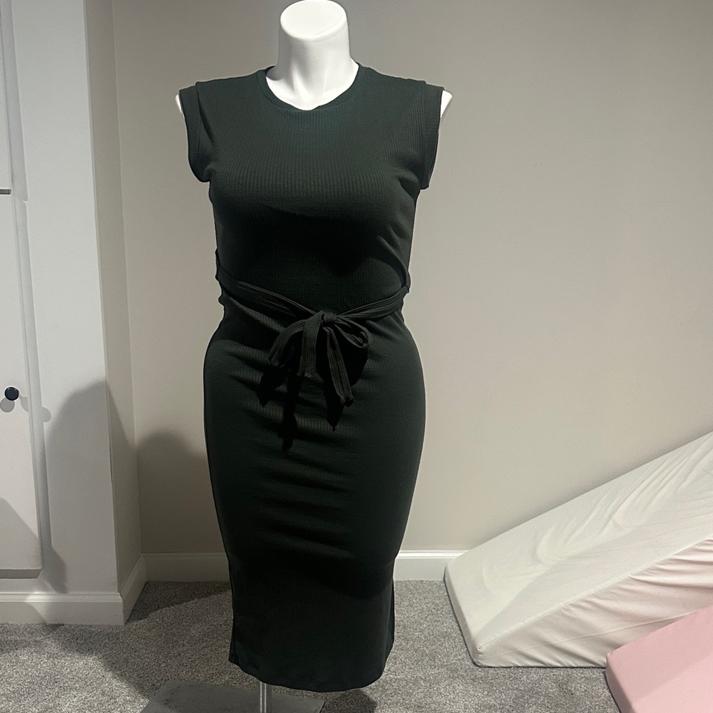 Francesca’s Alya Olive Green Ribbed Midi‎ Sleeveless tie waist dress size small